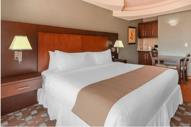 جناح جونيور، Plaza San Martin Hotel 2/4