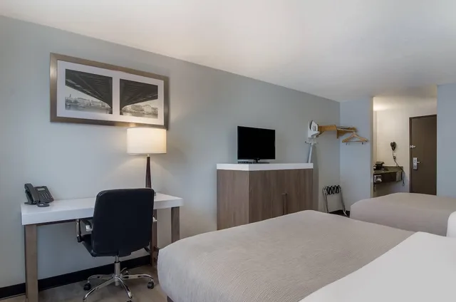 Standard, 2 Queen Beds, Quality Inn & Suites Silverdale Bangor-Keyport 8/10