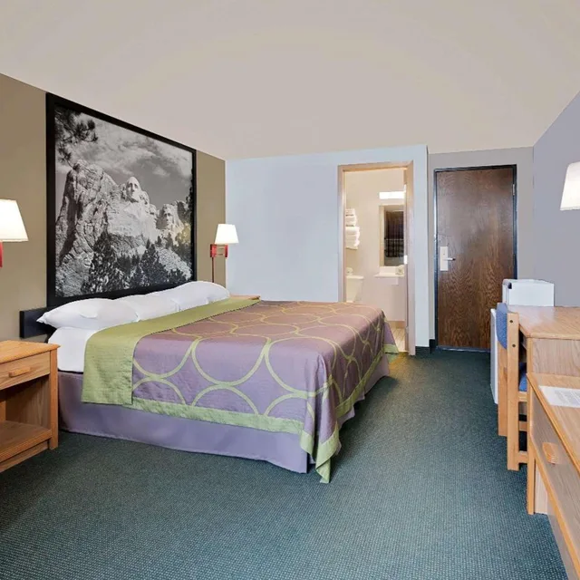 Room, King Bed, Hot Tub, Fairbridge Inn And Suites 4/10