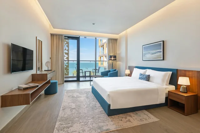 شقة بإطلالة على البحر بشرفة بـ3 غرف نوم، Beach Bay Hotel Mirfa, Edge by Rotana 1/4
