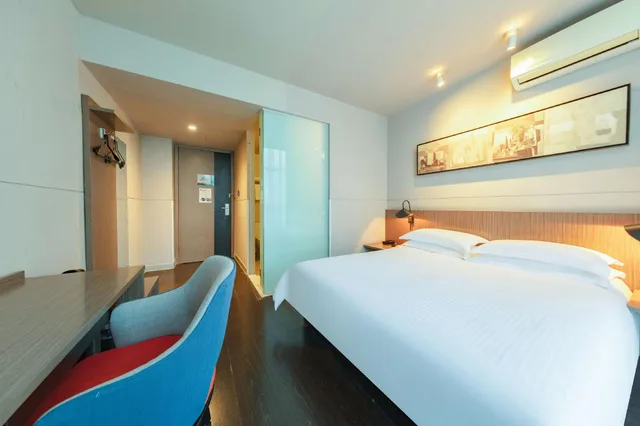 غرفة قياسية بسرير كوين، Jinjiang Inn Select Shanghai Safari Pak 1/1
