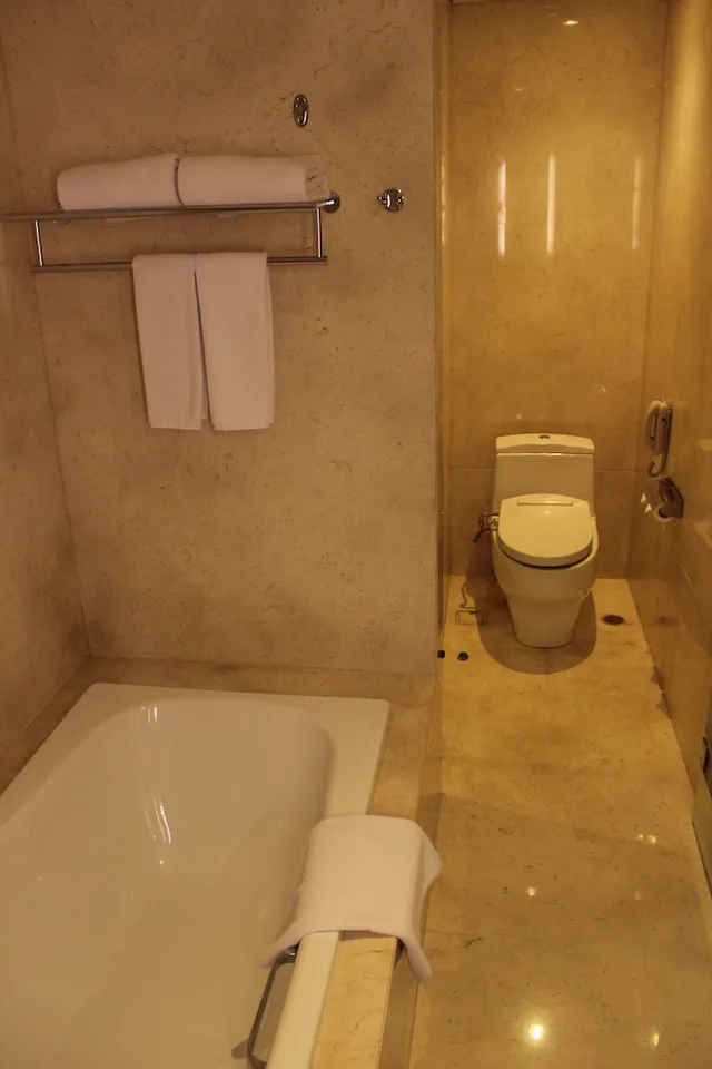 غرفة ديلوكس بسرير كينج، Po Hotel Semarang 6/6