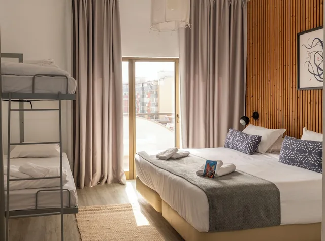 Family, 1 Double and 2 Bunk Beds, Balcony، WOT Costa da Caparica Soul 3/10