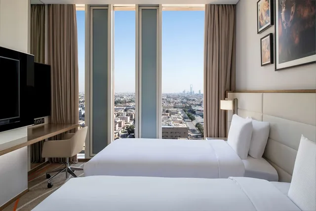 جناح بسرير كينج وسريرين منفصلين، دبل تري من هيلتون الرياض المركز المالي(DoubleTree by Hilton Riyadh Financial District) 1/3
