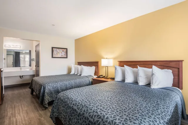 غرفة قياسية بسريرين كوين، Econo Lodge Inn & Suites Lodi 1/2