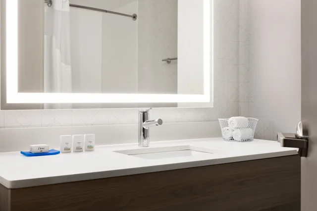 غرفة قياسية بسرير كوين، Holiday Inn Express Hotel And Suites Greenville Downtown 1/1