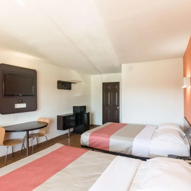 2 Queen Beds Non-Smoking, Motel6 Wichita Falls, TX - North 2/10