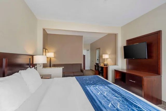 جناح، Comfort Suites Normal University Area, IL 2/6