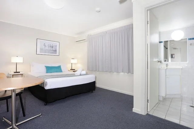 Motel, Queen Bed، Southport Motel & Apartments 2/5