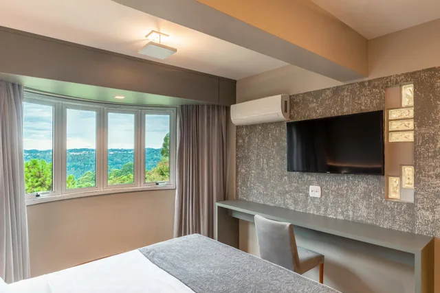 Super, Valley View، Hotel Laghetto Siena 4/7