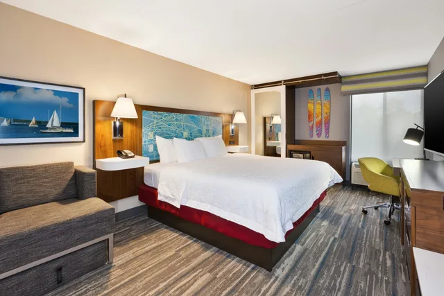Room, King Bed, Accessible, Hampton Inn Traverse City 1/10