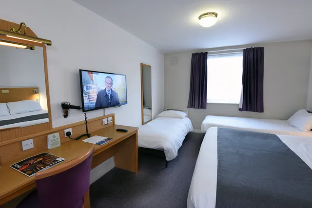 غرفة عائلية، The Waterside Hotel 5/5