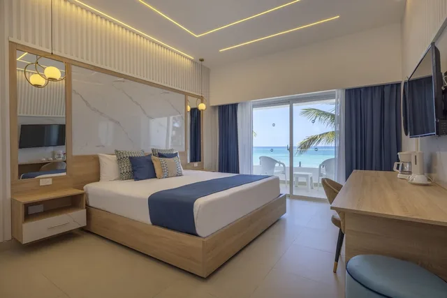 غرفة قياسية بسرير كوين بإطلالة على البحر، HM Bavaro Beach Adults Only 1/2
