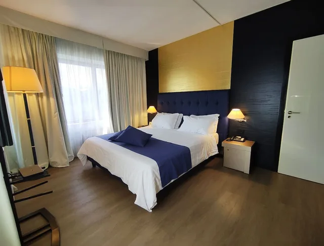 جناح جونيور بسرير كوين، HOTEL DE LA VILLE AVELLINO 2/10