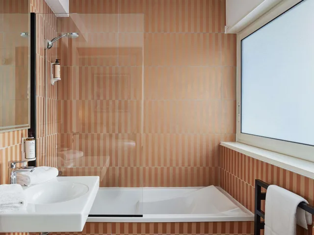 Classic, Multiple Beds, City View، Mercure St Raphael Centre Plage 6/6