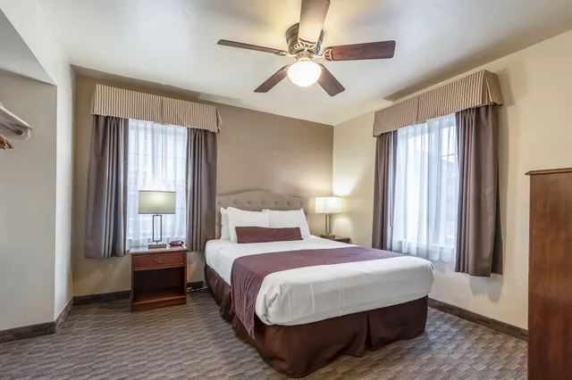 غرفة أساسية بسرير كينج لذوي الإعاقة، Lone Oak Lodge 8/10