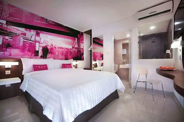 Superior, Twin Beds, favehotel PGC Cililitan 3/3