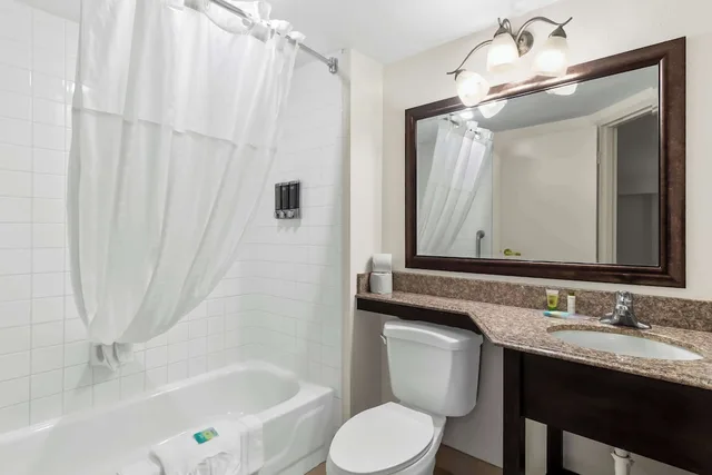 جناح تنفيذي بسرير كوين، Sonesta Essential NW Houston 2/2