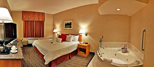 غرفة بسرير كينج بحوض جاكوزي، Humphry Inn Suites 3/3