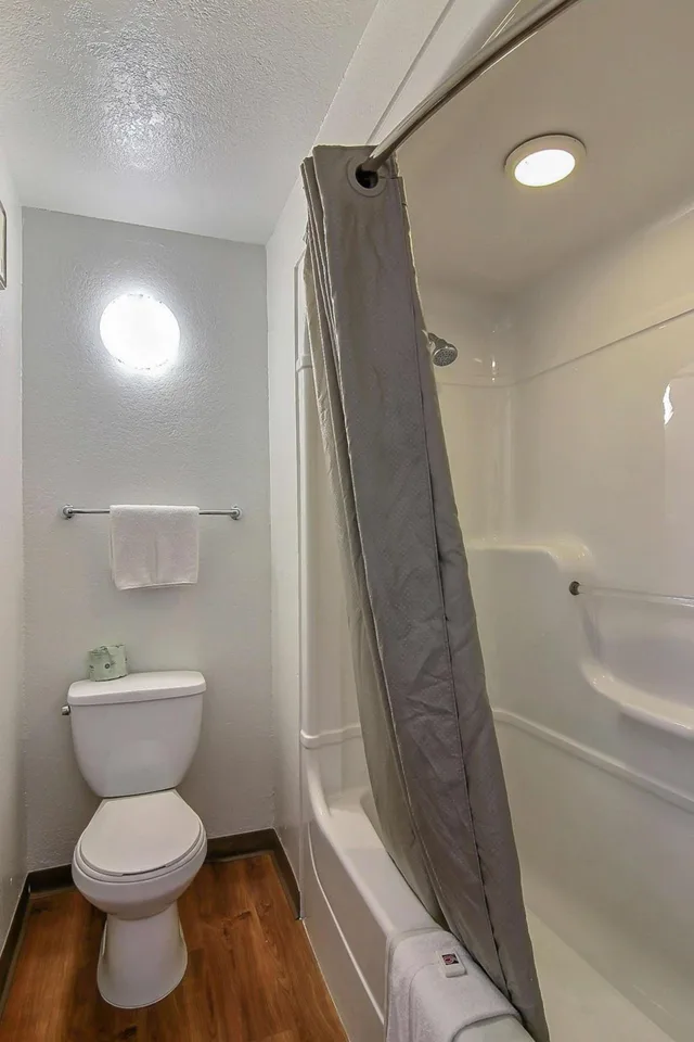 غرفة بسرير كوين، Motel6 Buellton, CA - Solvang Area 8/9