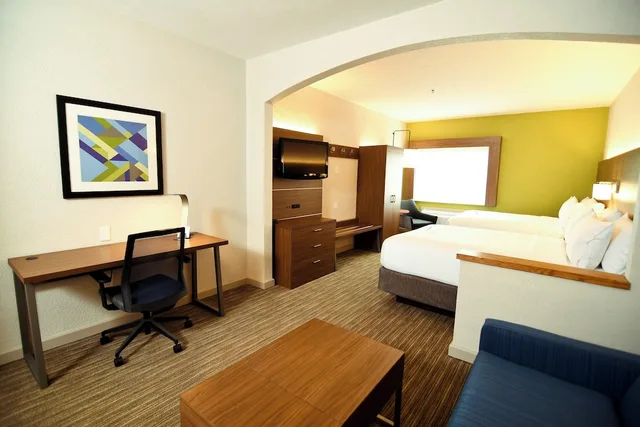 Feature, Suite, 2 Queen Beds, Holiday Inn Express Hotel And Suites Port Clinton Catawba Island 6/8