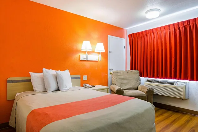 1 Full Bed - Non-Smoking، Motel6 Mitchell, SD 3/10