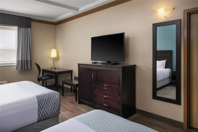 غرفة بسريرين كوين، Best Western Plus Kamloops Hotel 2/3