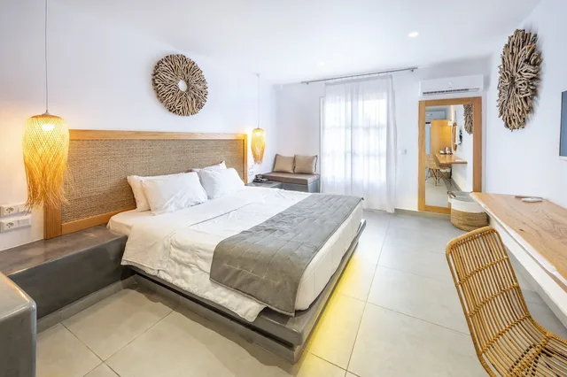 Junior Suite, King Bed, Shared Pool، Smy Mediterranean White Santorini - Adults Only 1/9