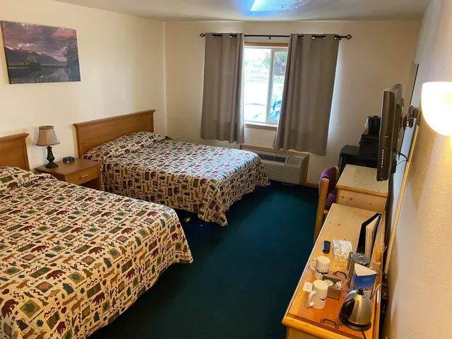 Classic, 2 Queen Beds, Sunset View، Ninepipes Lodge 6/10