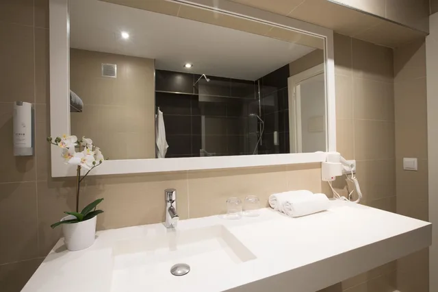 جناح عائلي بسريرين منفصلين بشرفة مع أريكة، Las Gaviotas Suites Hotel 5/5