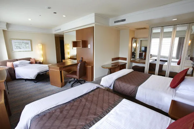 غرفة ديلوكس ثلاثية بسريرين مزدوجين، Royal Park Hotel 1/1