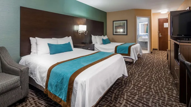 غرفة رباعية بسريرين كوين، Best Western Plus Barrie 2/3