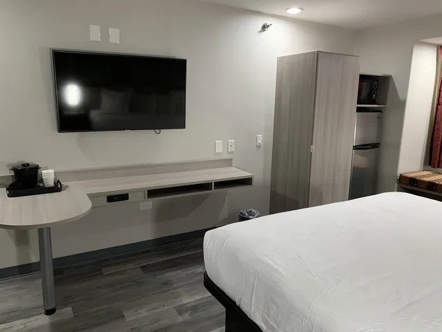 Studio, Suite, Queen Bed, Microtel Inn And Suites Clarksville 3/5