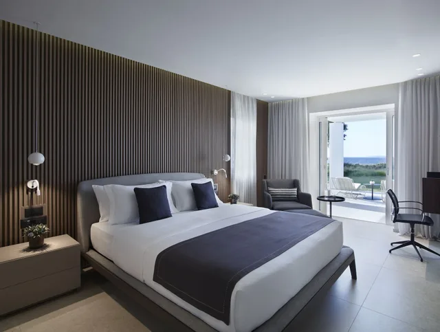 جناح فاخر بسرير كينج وسريرين منفصلين بغرفتي نوم، Neptune Luxury Resort 1/5