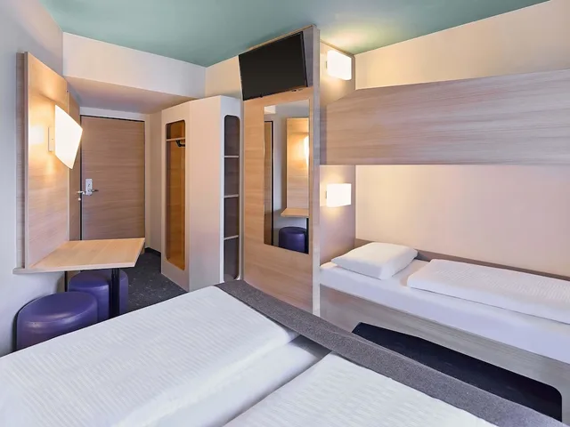 غرفة عائلية بسرير بطابقين وسرير كوين، B&B Hotel Dortmund-City 5/9
