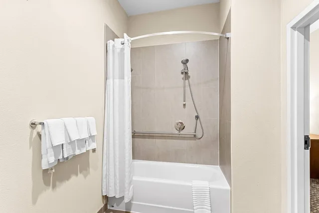 جناح بسريرين كوين مع أريكة، Comfort Inn and Suites Grenada 10/10
