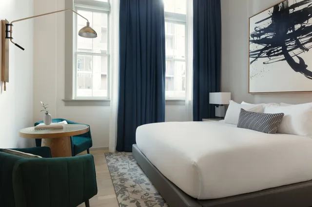 غرفة بسرير كينج، The Kimpton Pittman Hotel 1/8