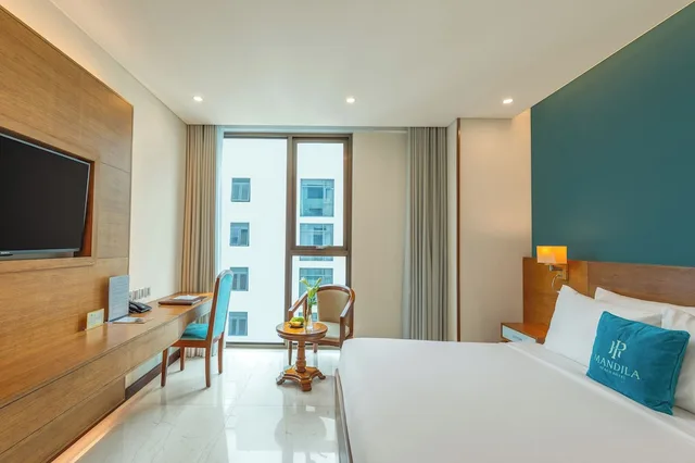 غرفة ديلوكس بسرير كينج بإطلالة جزئية على البحر، Mandila Beach Hotel Danang 6/10