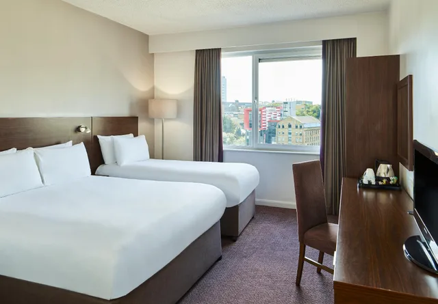 غرفة ثلاثية بسرير مزدوج وسرير فردي، Leonardo Hotel Bradford 1/1