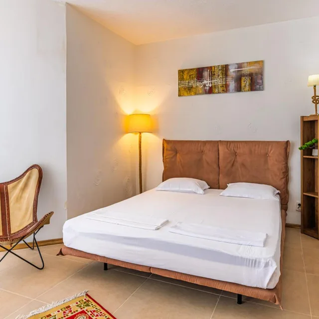 غرفة ثلاثية، Art Hotel Simona 6/8