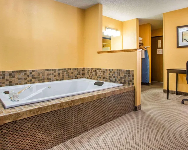 جناح، Quality Inn & Suites Kimberly - Appleton East 2/2