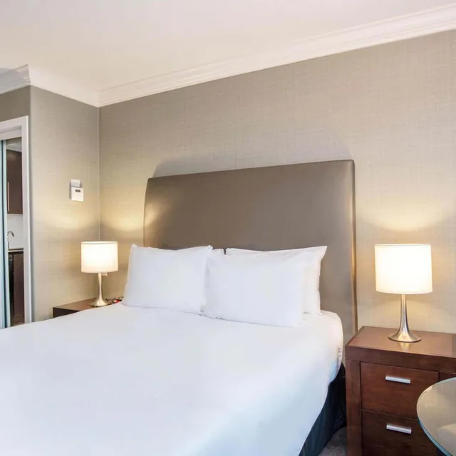 جناح استوديو بسرير كينج وسرير كوين بمطبخ صغير، Sandman Hotel Vancouver Airport 4/8