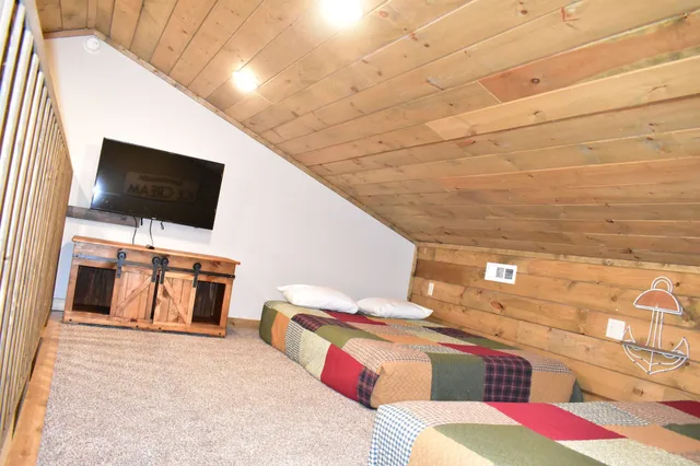 3 Bedrooms, Condo, Loft, King Bed, 2 Queen Beds, Bunk Bed, Lake View, Sofa، Indian Point Lodge Amp Condominiums 5/10