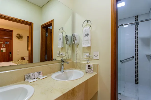 غرفة قياسية بسرير كوين بشرفة، Dorado La 70 Hotel 3/5
