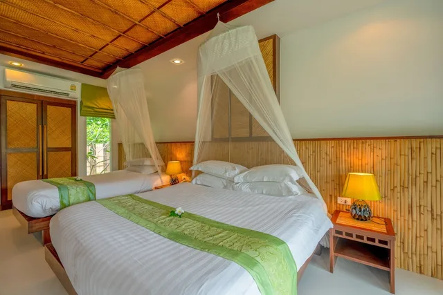 كوخ بريميير ثلاثي بسرير مزدوج وسرير فردي، Ban Sainai Resort - SHA Extra Plus 7/10