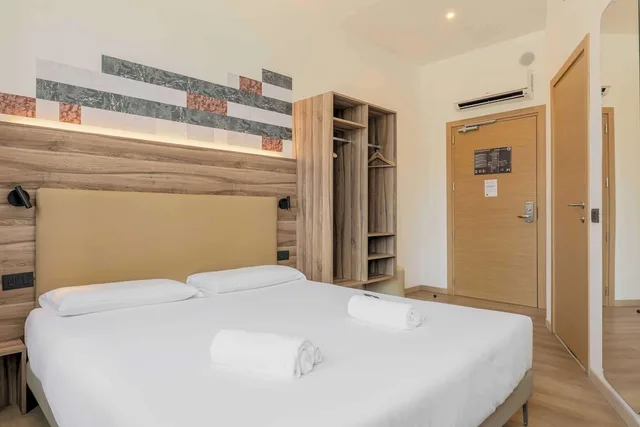 غرفة قياسية بسرير كوين، B&B HOTEL Prato City Center 1/7