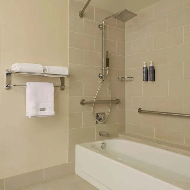 غرفة تقليدية بسرير كينج مع أريكة، WESTIN - SEATTLE 6/10