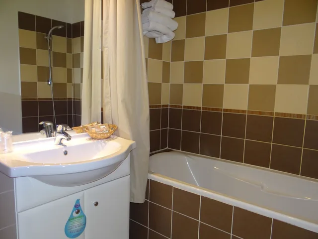 غرفة عائلية ثلاثية بسرير كينج وسرير فردي، The Originals City, Hotel Cote Sud, Marseille Est (Inter-Hotel) 6/8