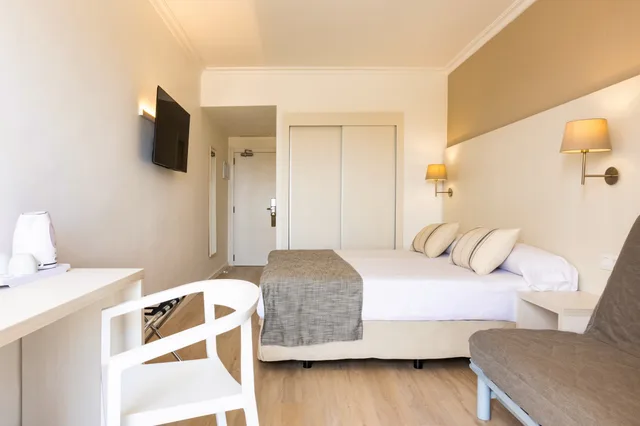 غرفة بسرير مزدوج بإطلالة على البحر، Minura Sur Menorca 9/10