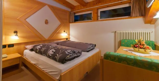 غرفة قياسية بسرير مزدوج، HOTEL CHALET PINETA 1/6